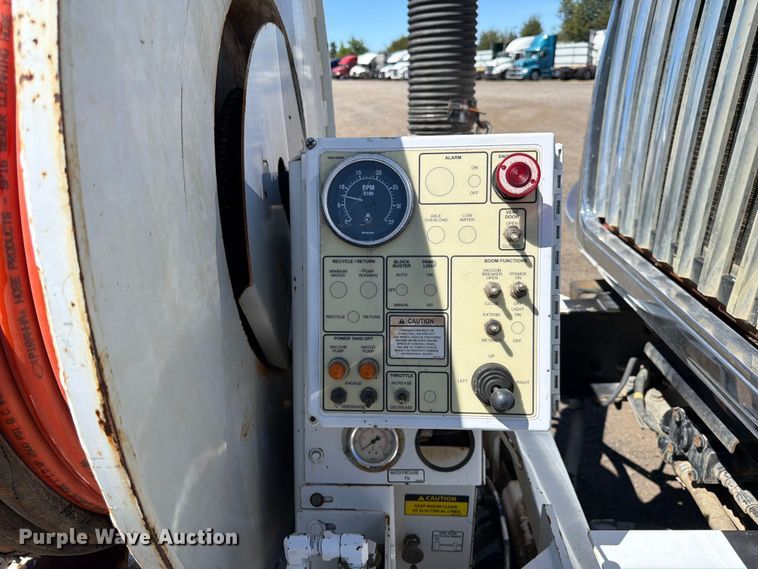 image for item YA4023 2015 International 7500 sewer jetter truck