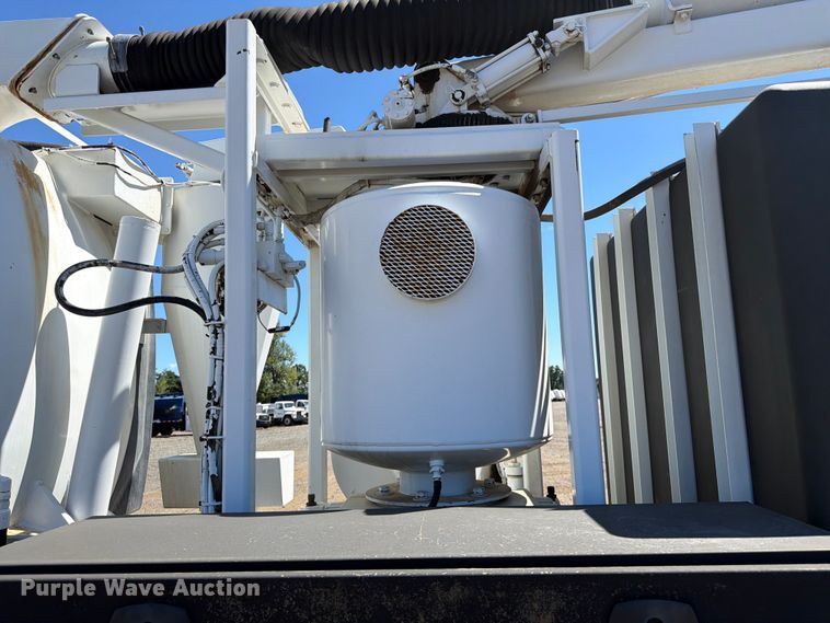 image for item YA4023 2015 International 7500 sewer jetter truck