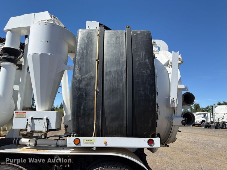 image for item YA4023 2015 International 7500 sewer jetter truck