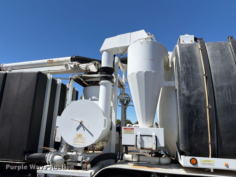 image for item YA4023 2015 International 7500 sewer jetter truck