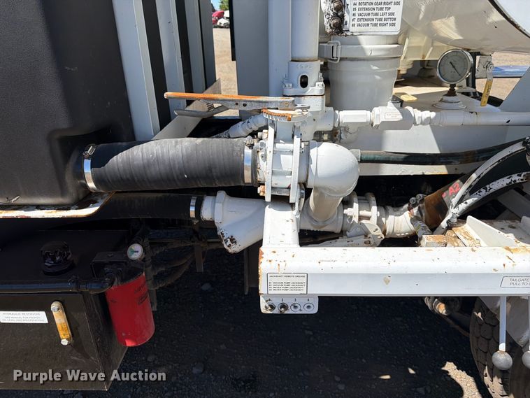 image for item YA4023 2015 International 7500 sewer jetter truck