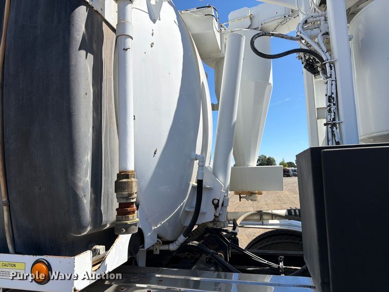 image for item YA4023 2015 International 7500 sewer jetter truck