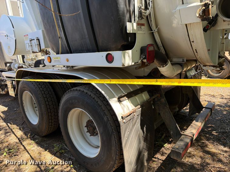 image for item YA4023 2015 International 7500 sewer jetter truck