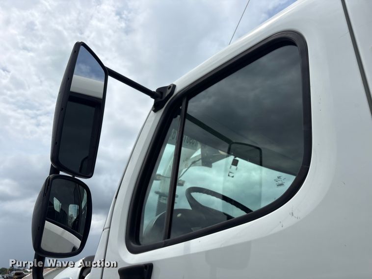 image for item YA4024 2017 Freightliner 114SD sewer jetter truck