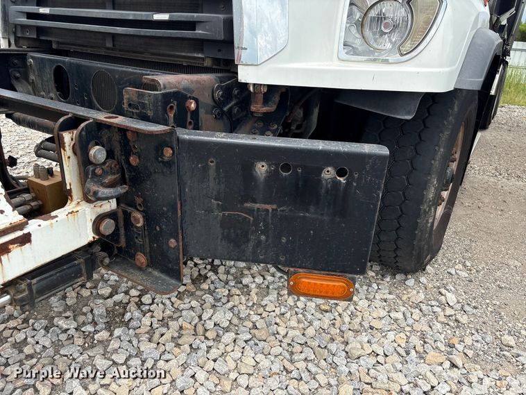 image for item YA4024 2017 Freightliner 114SD sewer jetter truck
