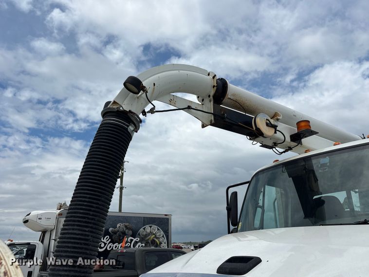 image for item YA4024 2017 Freightliner 114SD sewer jetter truck