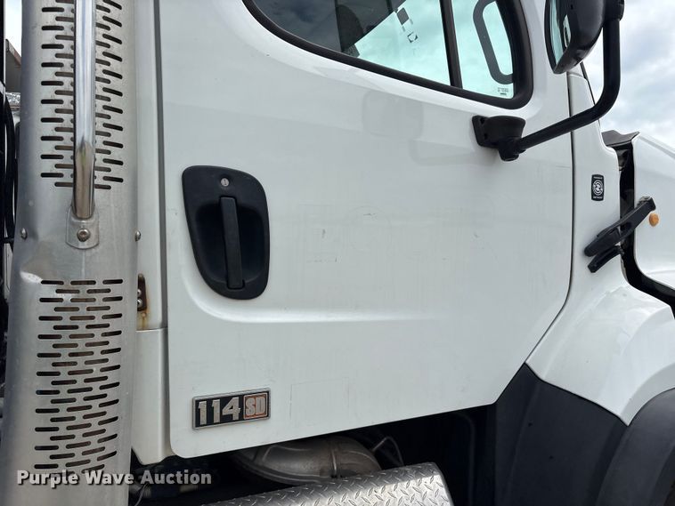 image for item YA4024 2017 Freightliner 114SD sewer jetter truck