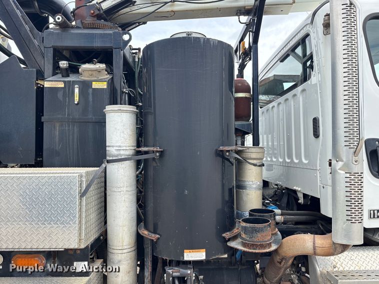 image for item YA4024 2017 Freightliner 114SD sewer jetter truck