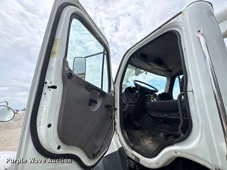 image for item YA4024 2017 Freightliner 114SD sewer jetter truck