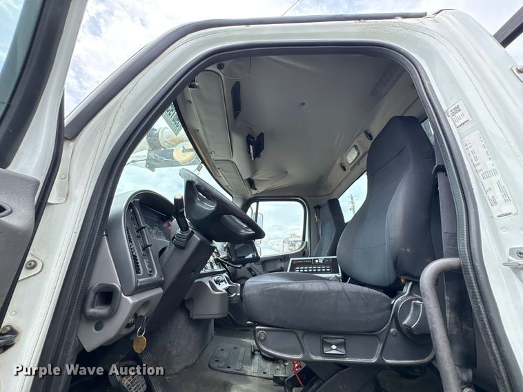 image for item YA4024 2017 Freightliner 114SD sewer jetter truck