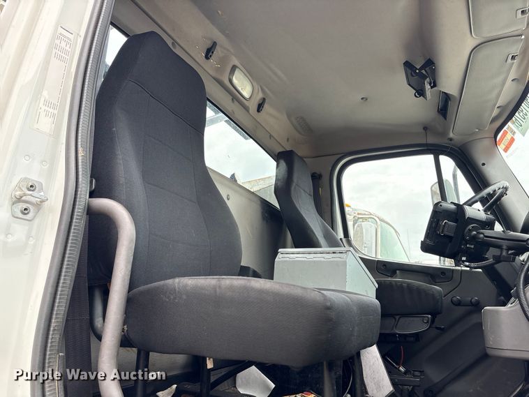 image for item YA4024 2017 Freightliner 114SD sewer jetter truck