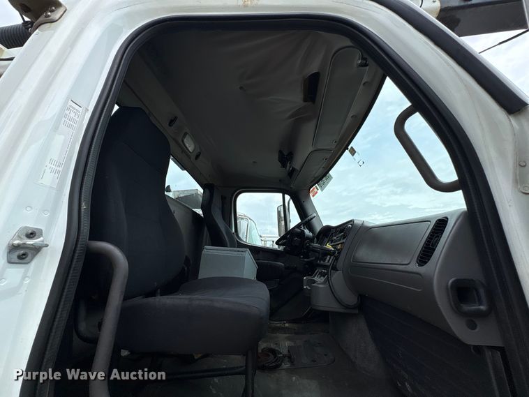 image for item YA4024 2017 Freightliner 114SD sewer jetter truck