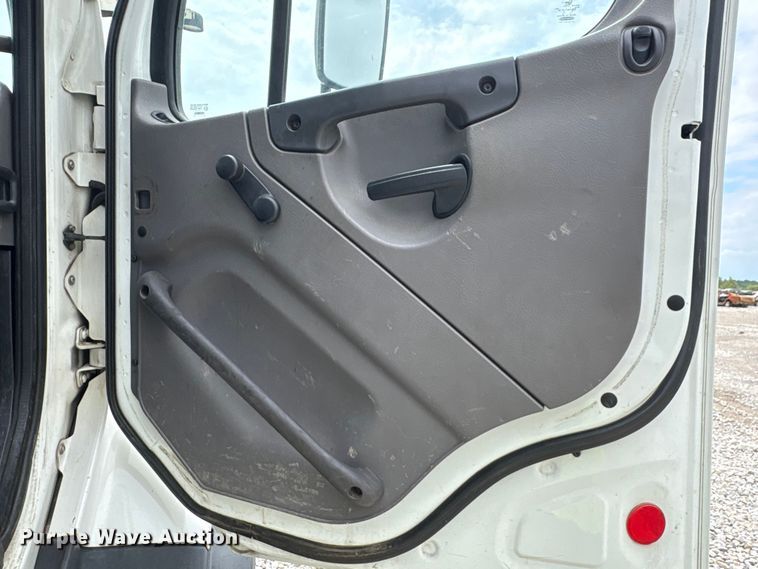 image for item YA4024 2017 Freightliner 114SD sewer jetter truck