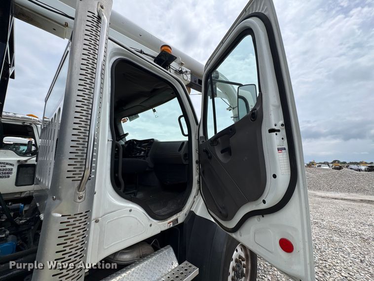 image for item YA4024 2017 Freightliner 114SD sewer jetter truck