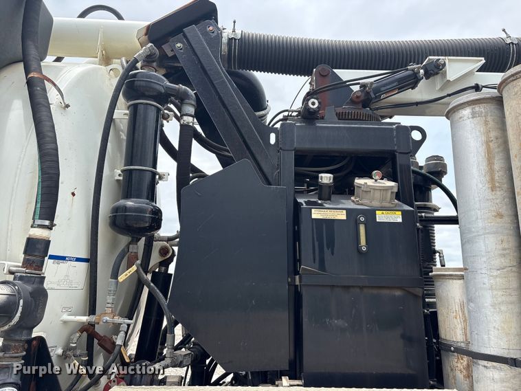 image for item YA4025 2018 International 7600 sewer jetter truck