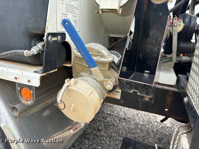 image for item YA4025 2018 International 7600 sewer jetter truck