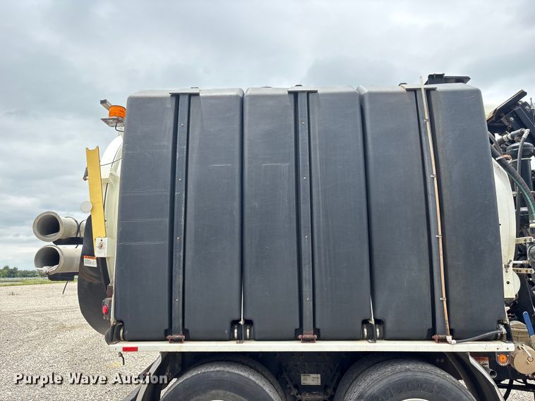 image for item YA4025 2018 International 7600 sewer jetter truck
