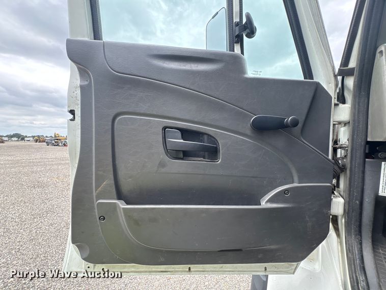 image for item YA4025 2018 International 7600 sewer jetter truck