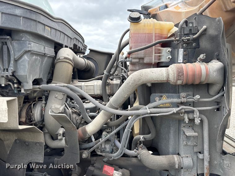 image for item YA4025 2018 International 7600 sewer jetter truck