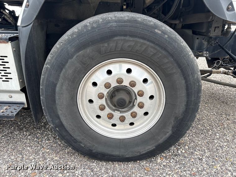 image for item YA4025 2018 International 7600 sewer jetter truck