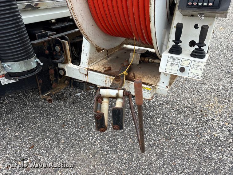 image for item YA4026 2017 International 7600 sewer jetter truck