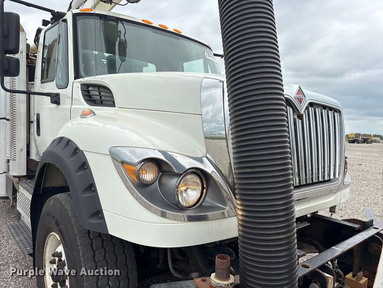 image for item YA4026 2017 International 7600 sewer jetter truck