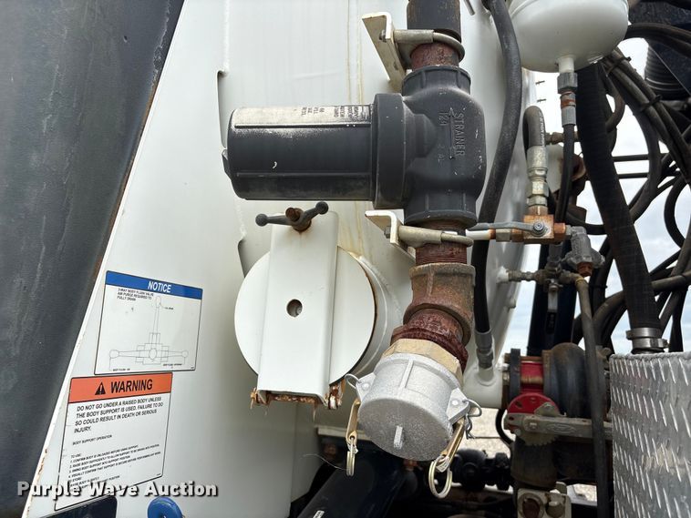 image for item YA4026 2017 International 7600 sewer jetter truck