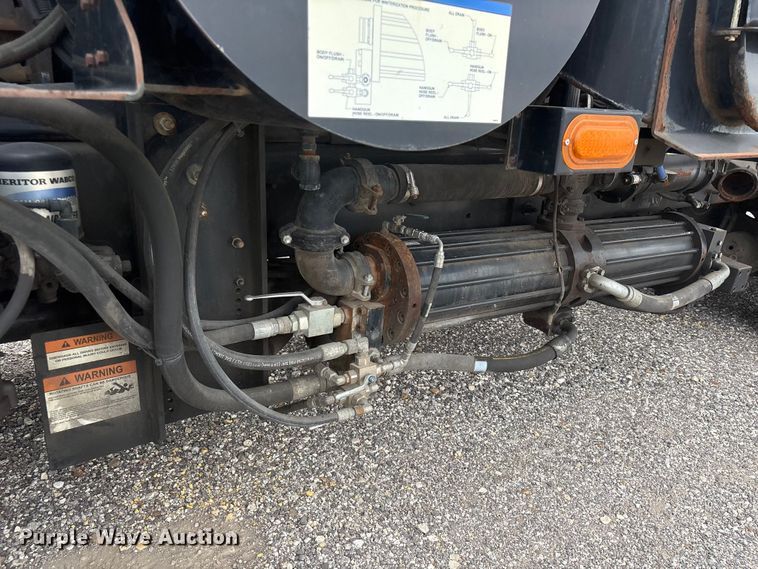 image for item YA4026 2017 International 7600 sewer jetter truck