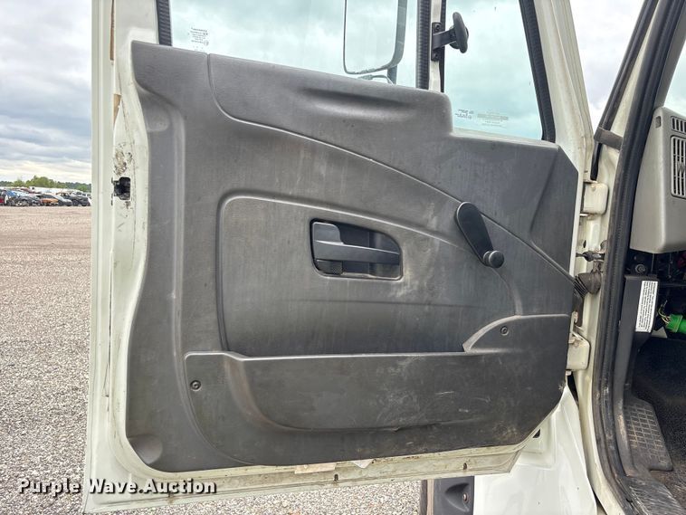image for item YA4026 2017 International 7600 sewer jetter truck
