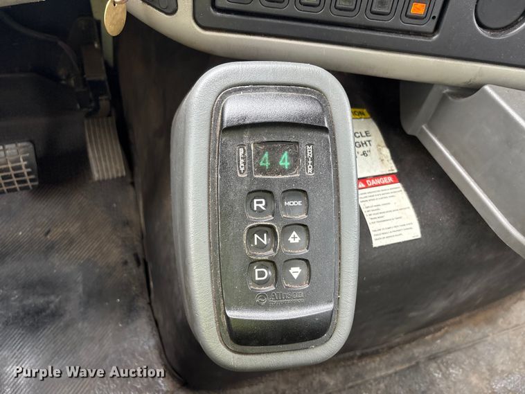 image for item YA4026 2017 International 7600 sewer jetter truck