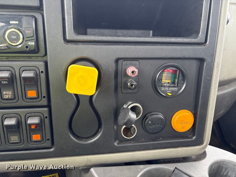 image for item YA4026 2017 International 7600 sewer jetter truck