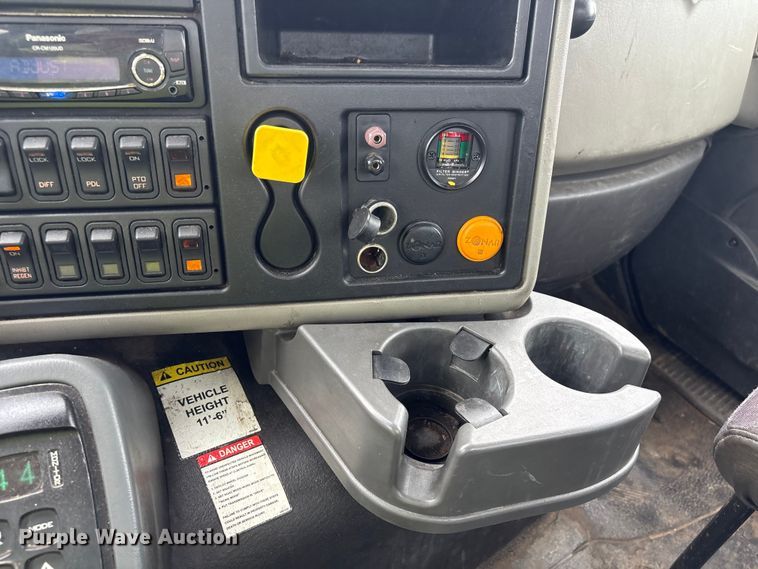 image for item YA4026 2017 International 7600 sewer jetter truck