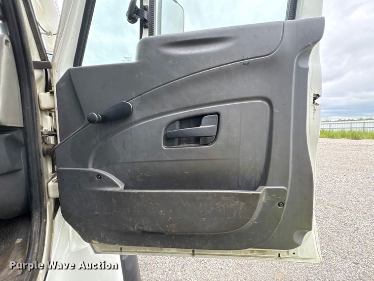 image for item YA4026 2017 International 7600 sewer jetter truck