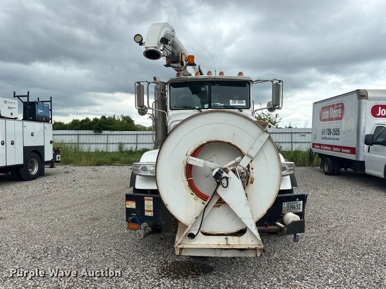 image for item YA4027 2016 Peterbilt 365 sewer jetter truck
