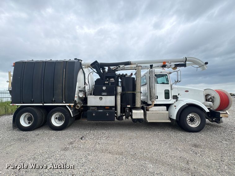 image for item YA4027 2016 Peterbilt 365 sewer jetter truck