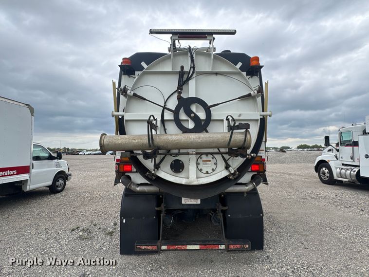 image for item YA4027 2016 Peterbilt 365 sewer jetter truck