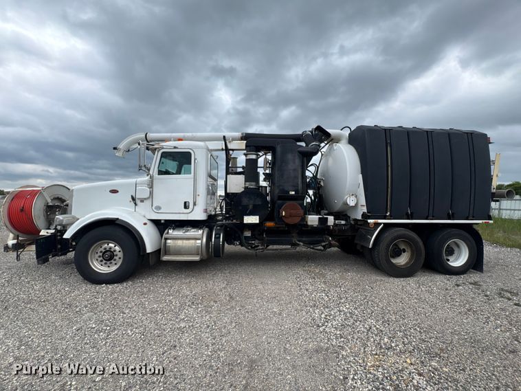 image for item YA4027 2016 Peterbilt 365 sewer jetter truck