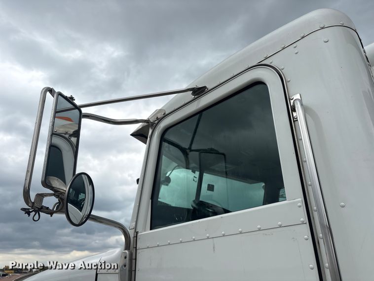 image for item YA4027 2016 Peterbilt 365 sewer jetter truck