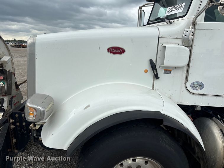 image for item YA4027 2016 Peterbilt 365 sewer jetter truck