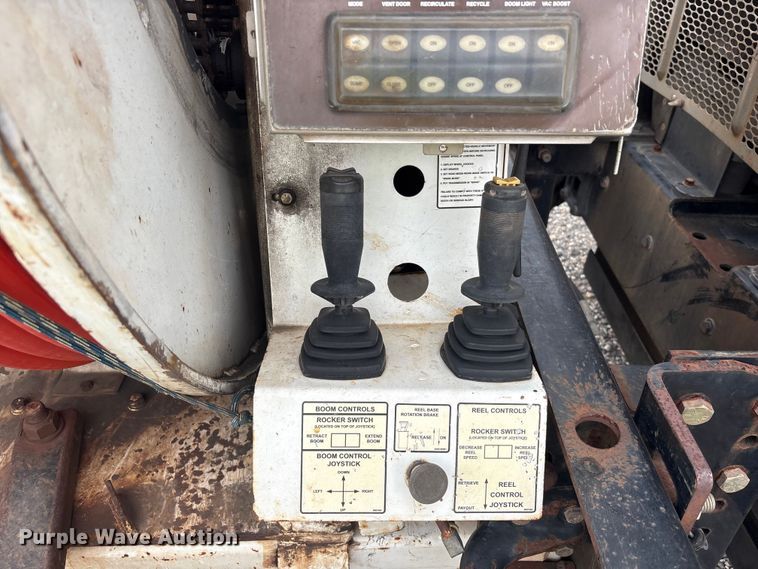 image for item YA4027 2016 Peterbilt 365 sewer jetter truck