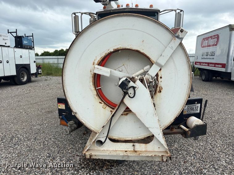 image for item YA4027 2016 Peterbilt 365 sewer jetter truck