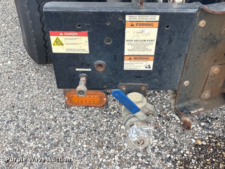 image for item YA4027 2016 Peterbilt 365 sewer jetter truck