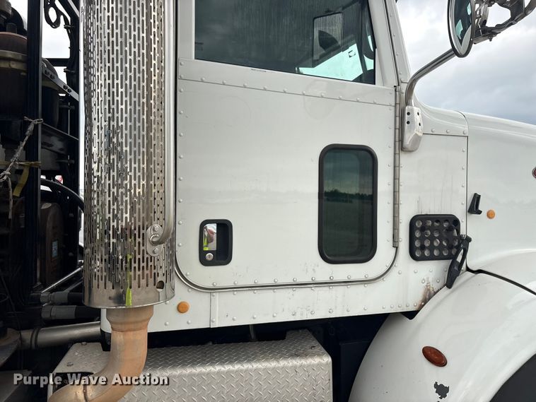 image for item YA4027 2016 Peterbilt 365 sewer jetter truck