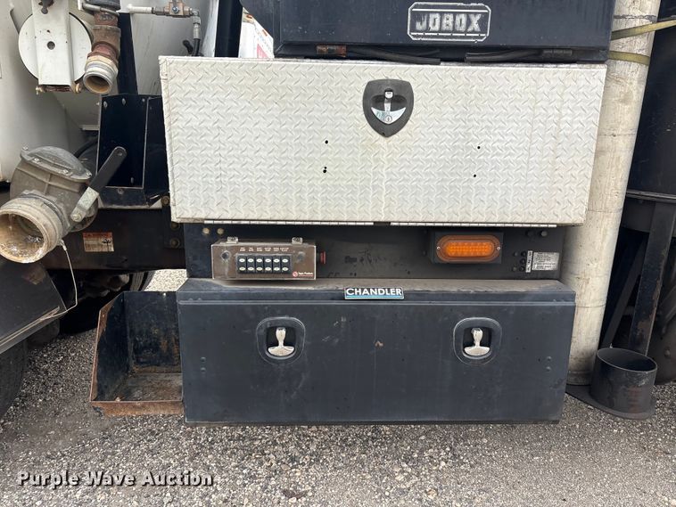 image for item YA4027 2016 Peterbilt 365 sewer jetter truck