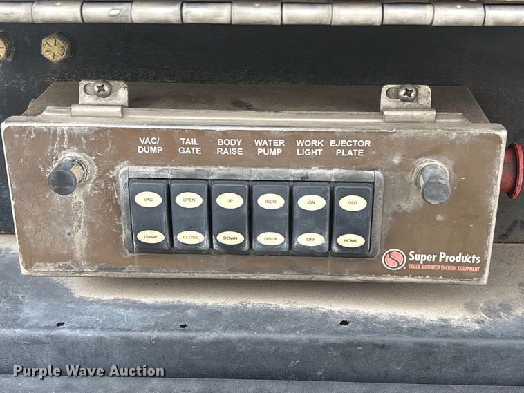 image for item YA4027 2016 Peterbilt 365 sewer jetter truck