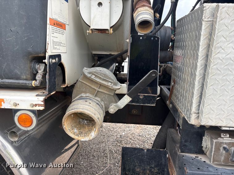 image for item YA4027 2016 Peterbilt 365 sewer jetter truck