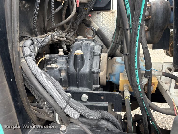 image for item YA4027 2016 Peterbilt 365 sewer jetter truck