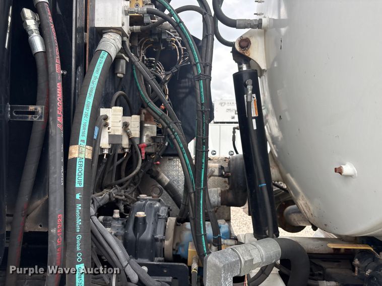 image for item YA4027 2016 Peterbilt 365 sewer jetter truck