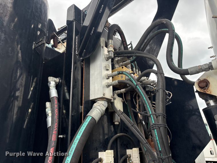 image for item YA4027 2016 Peterbilt 365 sewer jetter truck