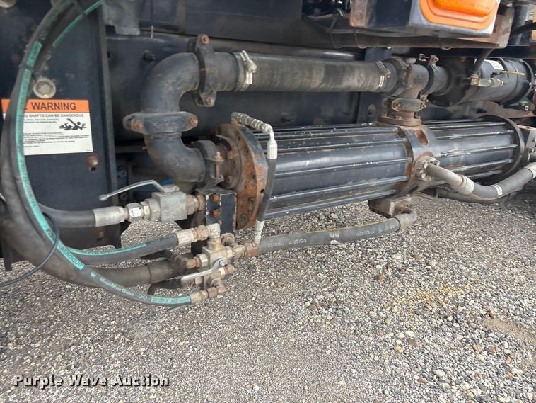 image for item YA4027 2016 Peterbilt 365 sewer jetter truck